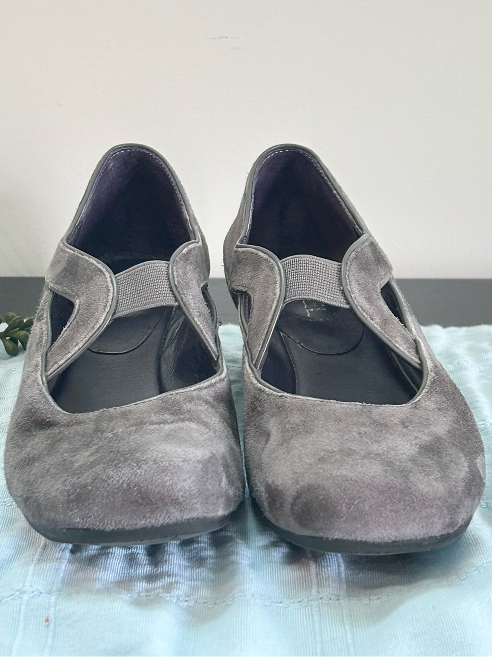 Vaneli Gray Suede Mary Jane Wedge Comfort Shoes Size 7.5 Quiet Luxury - Picture 3 of 9